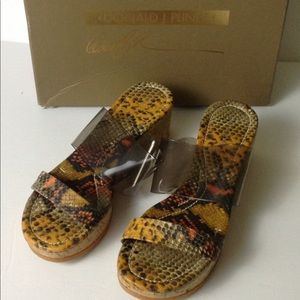 NWT Donald J Pliner Sabrina Tangerine Platforms 🤗